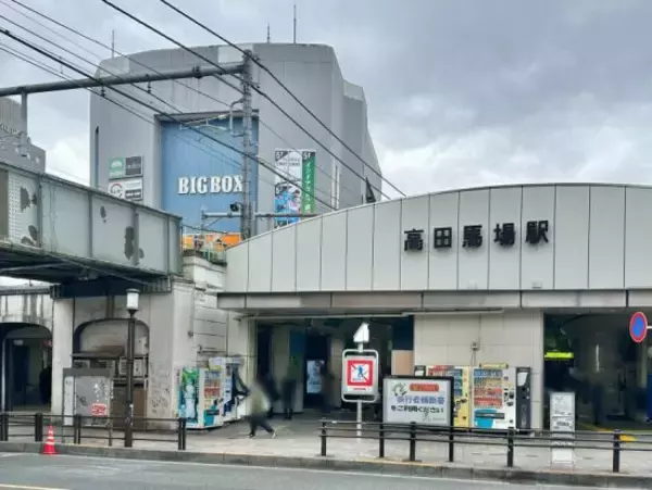「高田馬場｢駅前不法占拠｣がついに解体。“謎の激シブ店舗群”が現在は｢ただの壁｣に…むしろ「なぜ令和まで生き残れたのか」背景に迫る」の画像