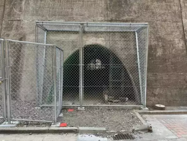 「高田馬場｢駅前不法占拠｣がついに解体。“謎の激シブ店舗群”が現在は｢ただの壁｣に…むしろ「なぜ令和まで生き残れたのか」背景に迫る」の画像