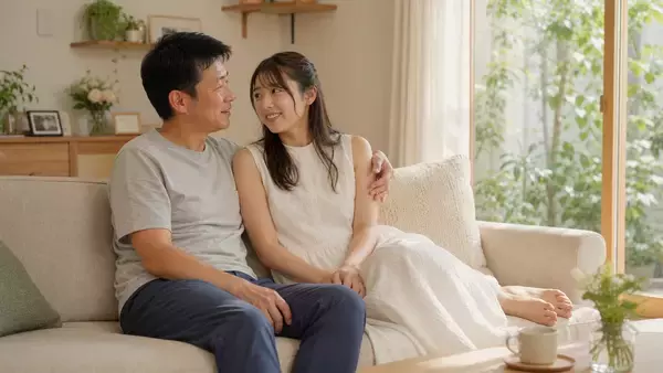 「年下美女と結婚できる中年男性「経済力は当然の前提」見落とされがちな“意外な特徴”／夫が年上の“年の差婚”、実際どれくらいか50年分を調べてみた」の画像