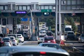 「次のSAまでどれくらい？」GWの帰省が地獄絵図に…渋滞する高速で「トイレを我慢し続けた」男性の後悔