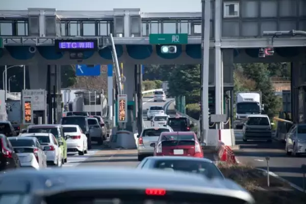 「次のSAまでどれくらい？」GWの帰省が地獄絵図に…渋滞する高速で「トイレを我慢し続けた」男性の後悔