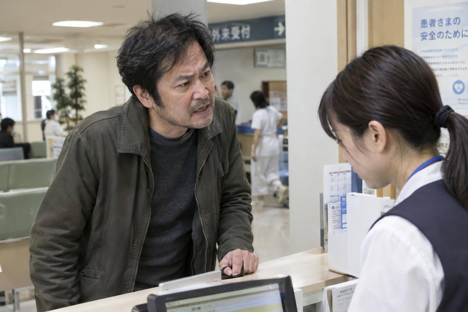 「そんなんじゃ聞こえねえよ」“女性受付にだけ”威圧的な50代男性。強めの口調で一喝され、病院を出禁になるまで／カスハラ相談があった企業はこの3年でどれくらい増えたのか調べてみた