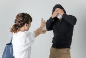 「酔った男に近くの路地へ引きずり込まれそうになり、噴射した」28歳女性も。“催涙スプレー”を持ち歩く女性の胸中