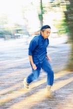 SNSで話題の“江戸走り”男を直撃、「疲れない」歩き方を研究し続けた11年。家族は「よくも悪くも冷ややかです（笑）」