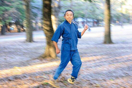 SNSで話題の“江戸走り”男を直撃、「疲れない」歩き方を研究し続けた11年。家族は「よくも悪くも冷ややかです（笑）」