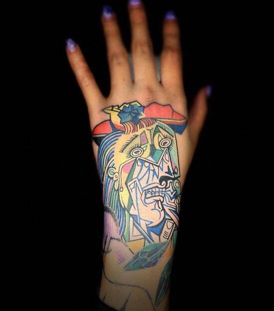 「タトゥーが心の支えに」全身タトゥーの女性彫師が大切にする仕事の流儀。「今は入れないほうがいい」と伝えることも