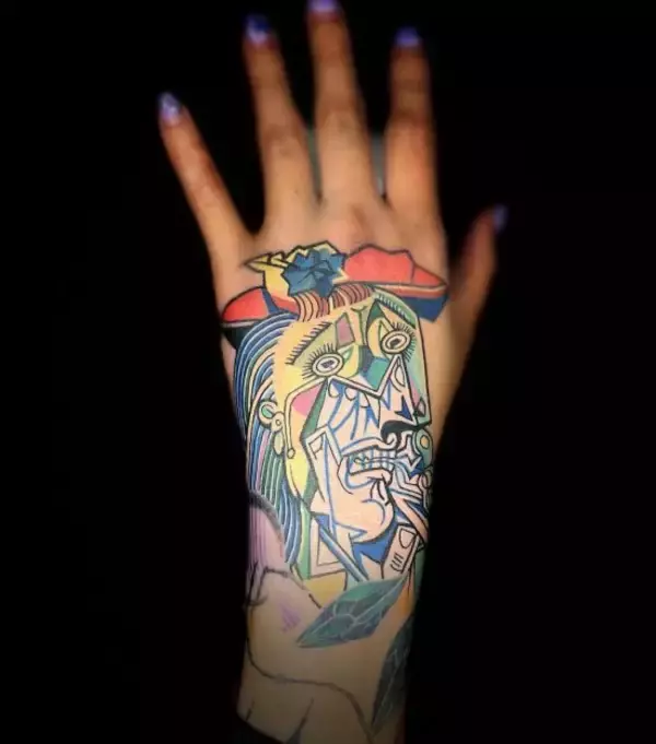 「「タトゥーが心の支えに」全身タトゥーの女性彫師が大切にする仕事の流儀。「今は入れないほうがいい」と伝えることも」の画像