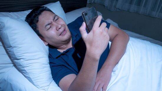 「休日の電話に出ないのは当然」な若手と「責任が重くなり休めない」上司…「つながらない権利」で分断される職場のリアル