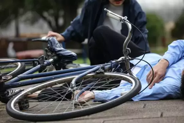 「暴走自転車の女性を怒鳴ったら“ボスママ”だった…無視・嫌がらせの末に起きた「まさかの逆転劇」」の画像