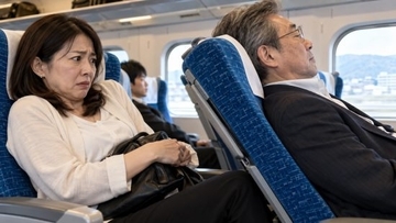 新幹線の座席を「ものすごい勢いで」倒してきた高齢男性…注意も無視した直後に訪れた“意外な結末”