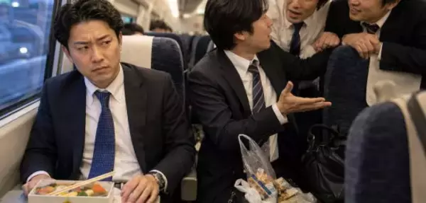 新幹線で次々と缶ビールをあけ、駅弁を食べる“クチャラー”男性に辟易…車掌が放った“毅然とした一言”