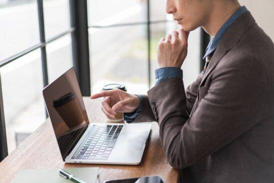 「女性から好意を抱かれる男性」に共通している“初対面の前にしている5つの行動”