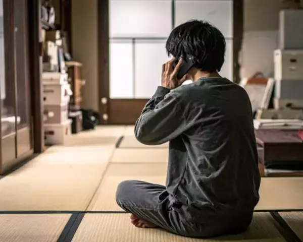 「“ホワイト”化する闇バイトの恐怖「シフト制・土日祝休み・待機手当あり」懲役6年判決の33歳男性が独白」の画像