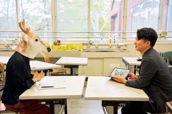 「亡きがらをツノに絡ませたシカ」で日本人初の快挙。それでも「写真はあくまで趣味」北海道の高校教師が明かした本音