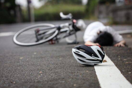 女子高生に当て逃げした「60代男性ドライバー」が逆ギレ。警察が来ると急にオロオロしはじめ…一発で免許取消しも、最新の厳罰事情