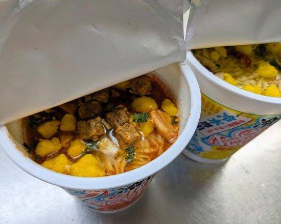 「冷たい水を入れて5分」お湯のいらないカップ麺が話題に。実食した記者が“言葉を失った”ワケ