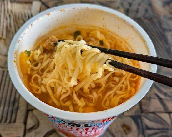 「冷たい水を入れて5分」お湯のいらないカップ麺が話題に。実食した記者が“言葉を失った”ワケ