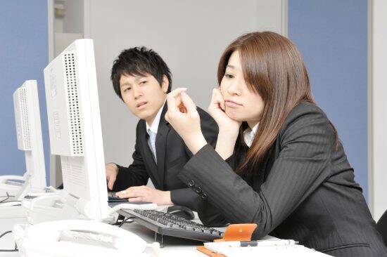 「あの人がいるだけで職場がしんどい」約4割が遭遇している“毒社員”の正体…「不機嫌アピール」「反対意見を聞かない」人の共通点と撃退法