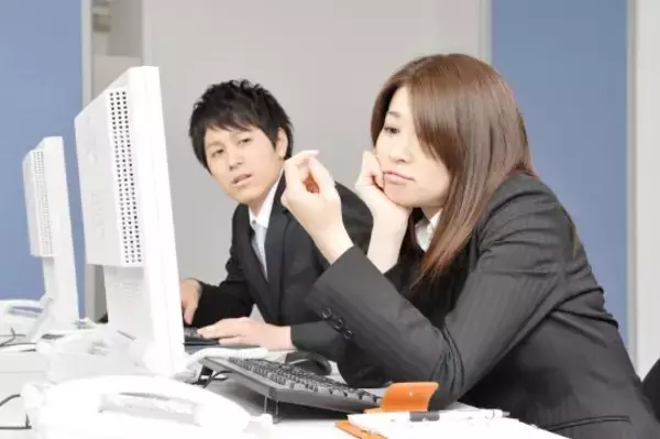 「「あの人がいるだけで職場がしんどい」約4割が遭遇している“毒社員”の正体…「不機嫌アピール」「反対意見を聞かない」人の共通点と撃退法」の画像