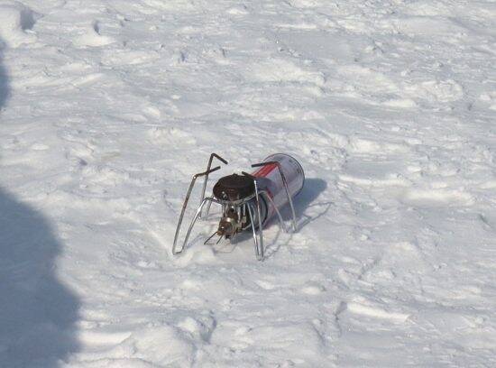 「火気厳禁なのに」無人の秘境駅で“バーナー調理”も…鉄道ファンが呆れた「非常識な迷惑行為」の実態