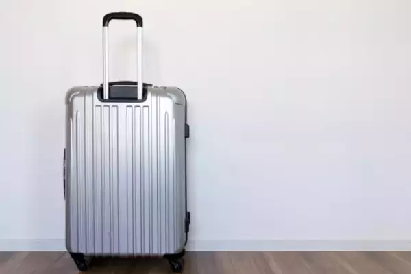 「「地獄の2時間でした」新幹線で“ハズレ席”を引いた24歳男性の悲劇。特大スーツケースのせいで乗客が口論に…」の画像