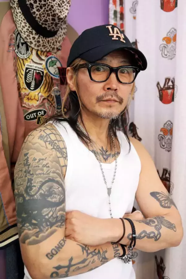 「55歳で「はじめてのタトゥー」を入れた59歳美容師が、見た目はいかつくなっても「昔より低姿勢になった」深いワケ」の画像