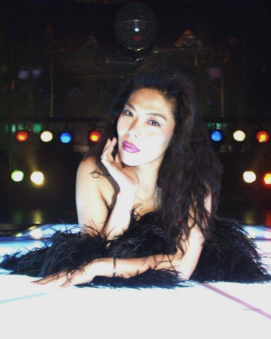 「日本に17軒だけ残るストリップ劇場」の現場で起きていること。ベテラン踊り子が直面する現実