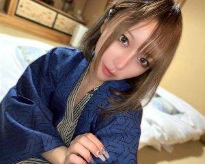 4歳で両親が離婚、複数の男性が出入りする家…シングルマザーに「対等な女性」として育てられた“謎の美女”が明かす壮絶な半生