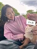 「3人の我が子に囲まれる鈴木あきえ（39歳）。「精神的に追い込まれていた」時期を経て、育児と芸能活動を両立させるまで」の画像3