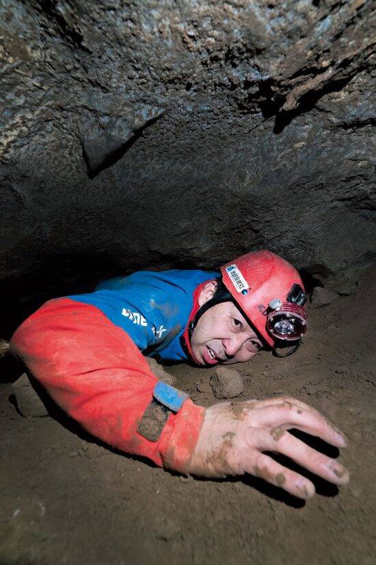 年商3億の社長から「洞窟探検家」へ。一家離散、借金1500万…レジェンドが語る“前人未踏”の日常