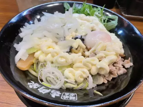 「終電前の新宿でラーメン難民に。“医師に酒を止められた”男が「壱角家2000円爆食い」で壊れた夜。トッピングフル活用で「QOLと血糖値が爆上がりした」」の画像