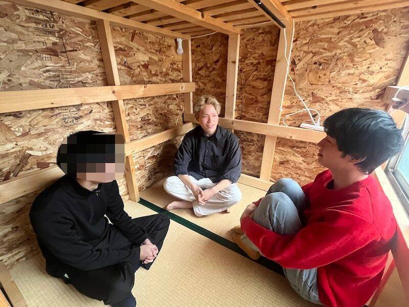 都内で“家賃1.9万円”の激安シェアハウスに住む20代男性の生活「無理して稼ごうとは思わない」同じカレーを1週間食べることも