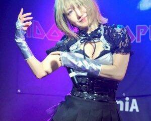 50歳最年長地下アイドルを直撃。「いつまでやってんの？」の批判を実力で黙らせた、奇跡のルックスと壮絶な半生