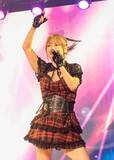 「50歳最年長地下アイドルを直撃。「いつまでやってんの？」の批判を実力で黙らせた、奇跡のルックスと壮絶な半生」の画像2
