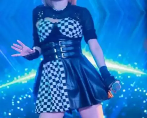 「50歳最年長地下アイドルを直撃。「いつまでやってんの？」の批判を実力で黙らせた、奇跡のルックスと壮絶な半生」の画像