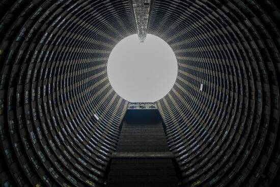 世界最悪級の治安「入ったら15秒で死ぬ」ヨハネスブルク・ポンテタワーに女性記者が潜入！そこで見た意外な光景とは