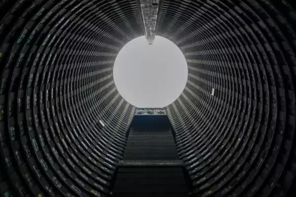 「世界最悪級の治安「入ったら15秒で死ぬ」ヨハネスブルク・ポンテタワーに女性記者が潜入！そこで見た意外な光景とは」の画像