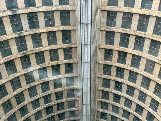 世界最悪級の治安「入ったら15秒で死ぬ」ヨハネスブルク・ポンテタワーに女性記者が潜入！そこで見た意外な光景とは