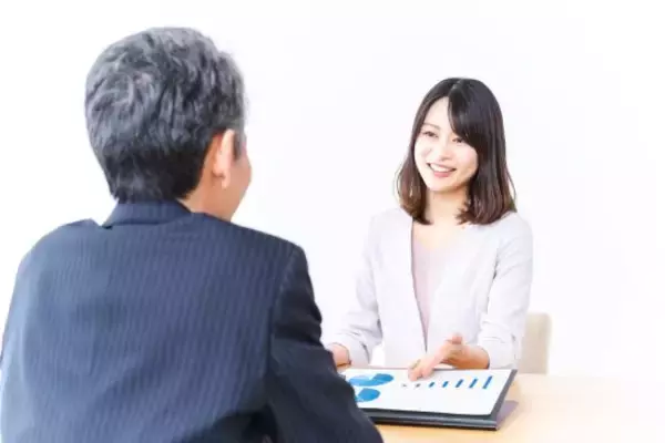 元生保レディの30代女性が振り返る、歪な現場の姿。年収は100万円アップしたが、夜は飲み会の「無料コンパニオン」扱い