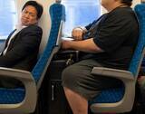 「「地獄の2時間でした」新幹線で“ハズレ席”を引いた24歳男性の悲劇。特大スーツケースのせいで乗客が口論に…／新幹線の「特大荷物」正しい持ち込み方は？ルールを調べてみた」の画像6