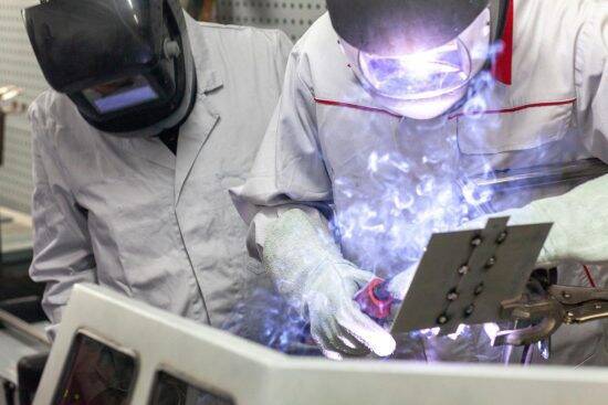 高市政権の外国人政策に見る「規制」と「受け入れ継続」の温度差。16年後に“在留外国人1000万人”の衝撃予測