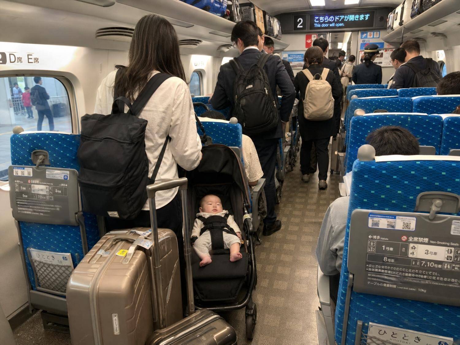 「子どもが寝てるんだから！」新幹線で通路を塞ぐベビーカーを注意したら逆ギレする母親…そのとき“父親が放った一言”に拍手／新幹線でベビーカーはどこに置くのが正解か、調べてみた
