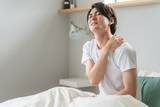 「「週末の寝だめ」が認知症のリスクを増大させる…睡眠専門医が教える“睡眠負債”の恐怖」の画像1