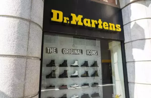 「「ダサい中年男性」はだいたい買っている“オジサンは着てはいけないブランド“ワースト5」の画像