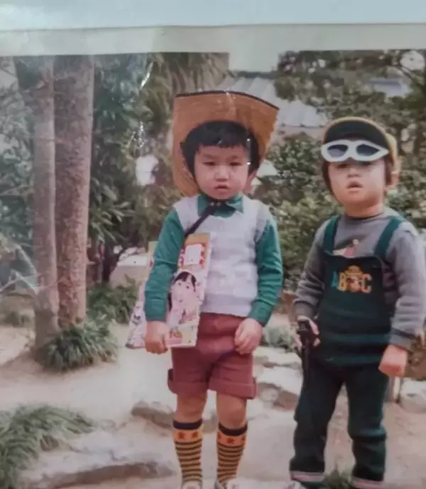 完熟フレッシュのパパが明かす「ワイルドファンキーな地域」での子供時代。欧米人を見て「天狗が出た！」と泣き叫んだ4歳の記憶