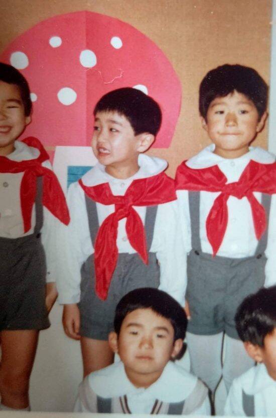 完熟フレッシュのパパが明かす「ワイルドファンキーな地域」での子供時代。欧米人を見て「天狗が出た！」と泣き叫んだ4歳の記憶