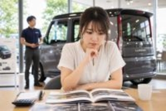 新車を買うなら「最上級グレードor一番下」どちらが良い？元ディーラー営業マンが暴露…価格差350万円の車種もあり、サンルーフはどうする問題も