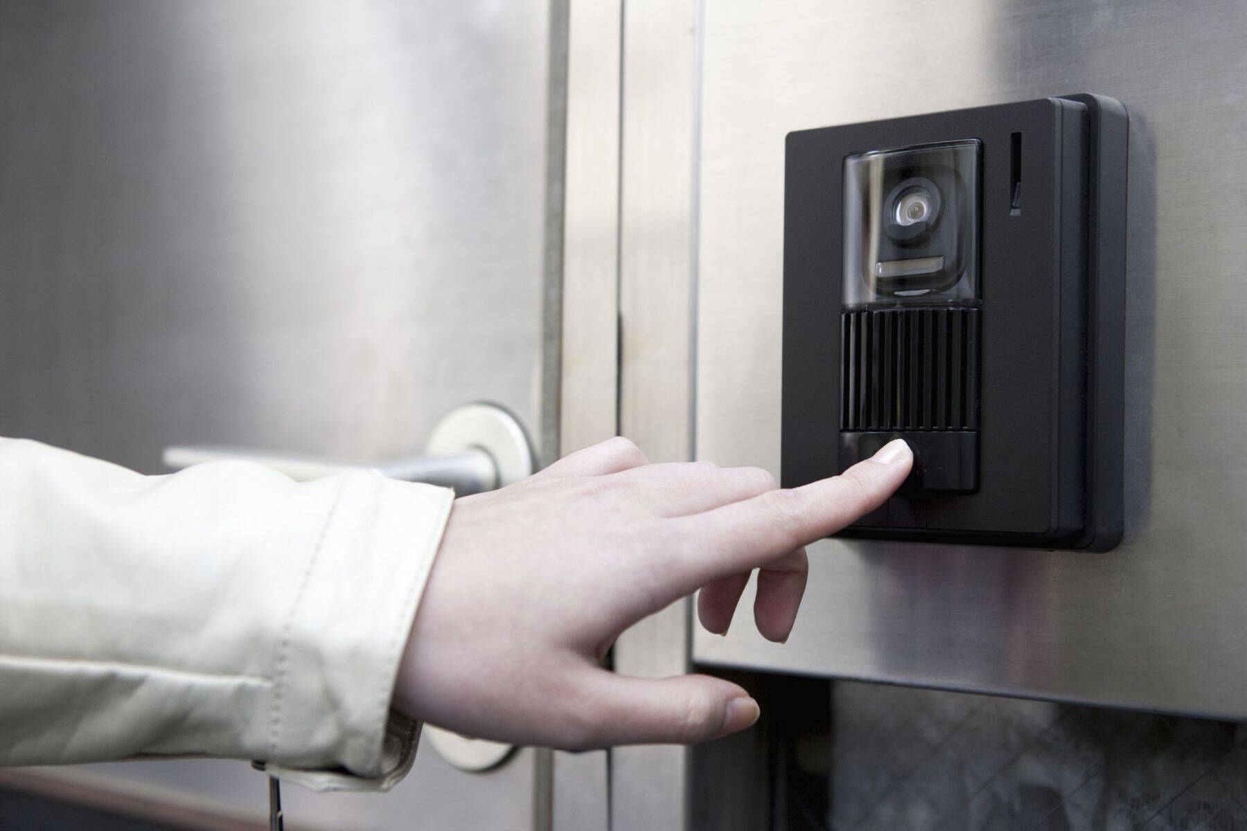 「監視カメラを確認したい」向かいの夫婦に言われ、背筋が凍ったワケ。映っていたのは“プライバシー侵害”の証拠だった