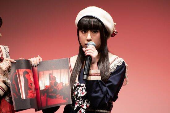 Adoプロデュースの4人組が“血まみれ衣装”で魅せる！