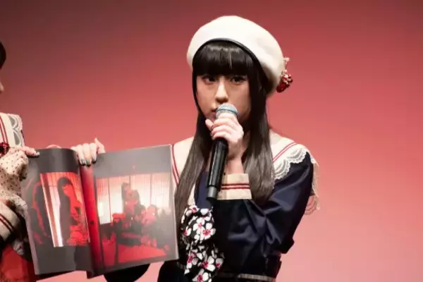 「Adoプロデュースの4人組が“血まみれ衣装”で魅せる！」の画像